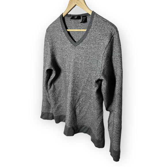 Calvin Klein Men's Gray Italian Yarn V-Neck Fuzzy Texture Pullover Sweater Sz M - Picture 3 of 10